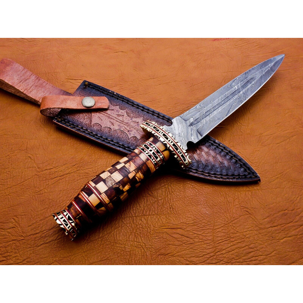 Beautifull Damascus Knife.jpg