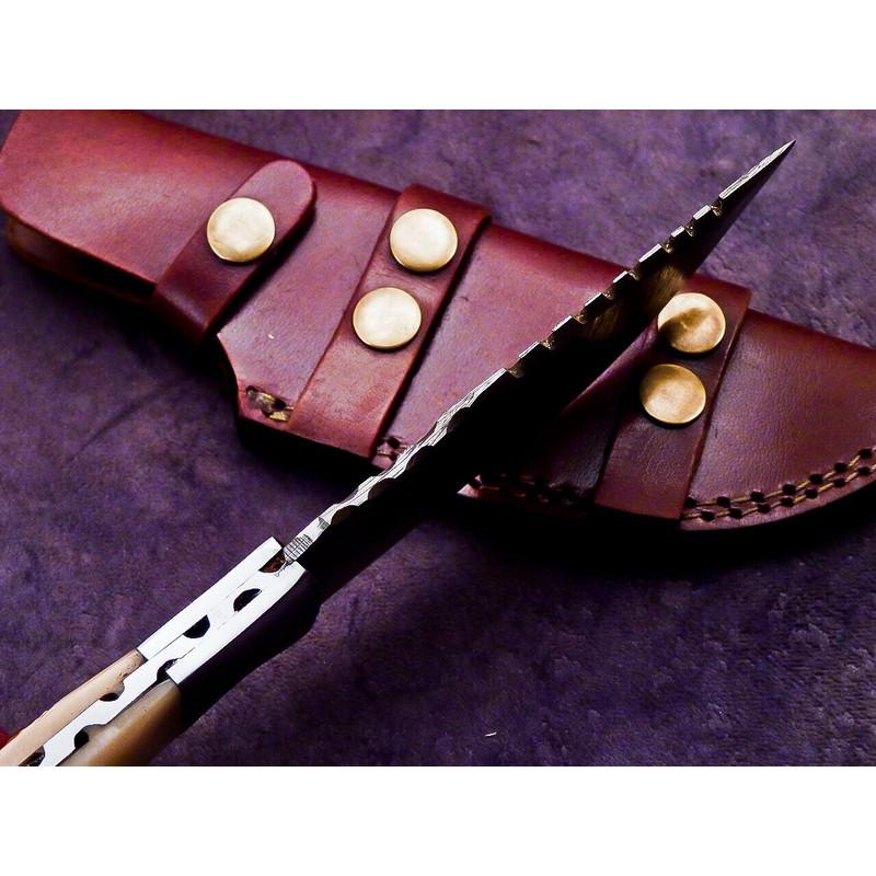 Damascus Blade Knife.jpg