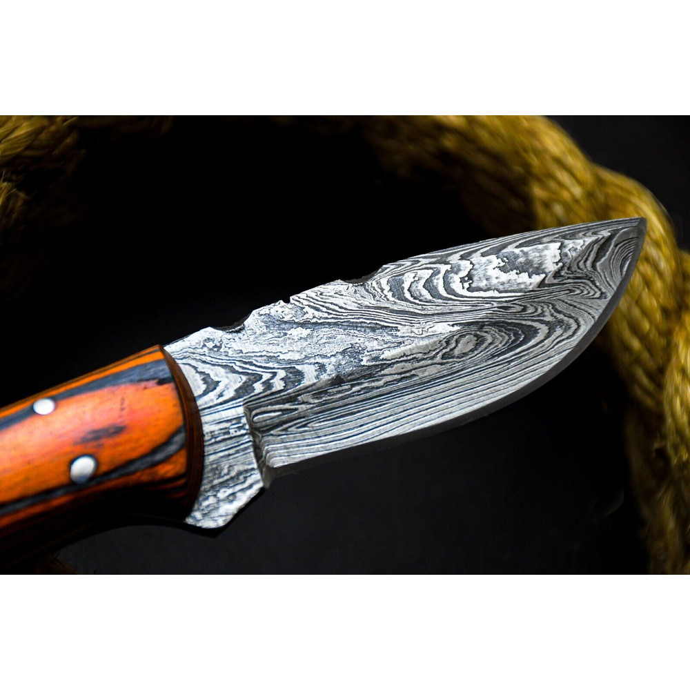 Beautifull Damascus Knife.jpg