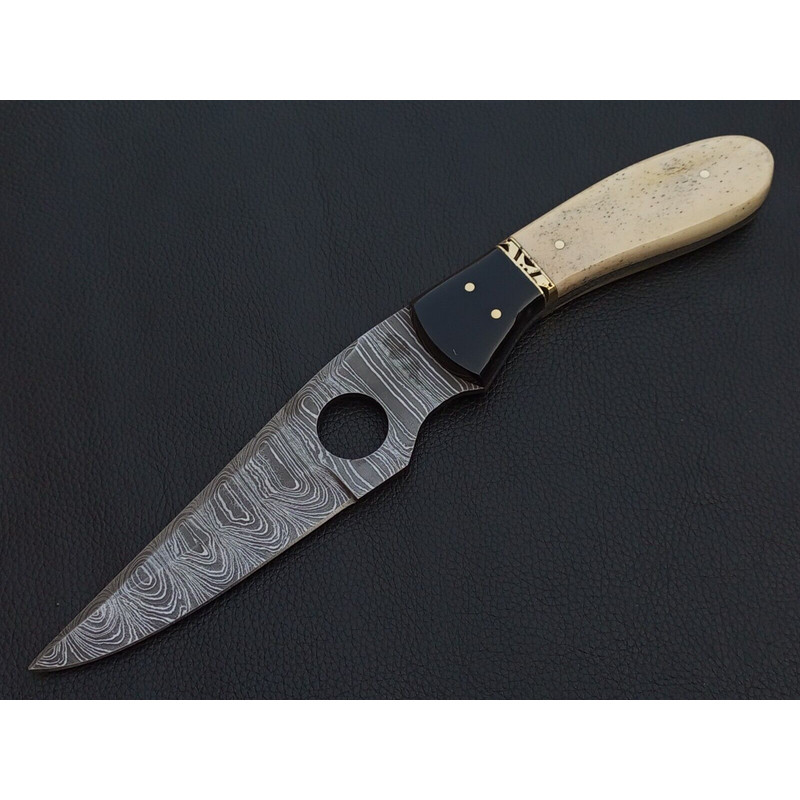 Damascus Skinner Knife.jpg