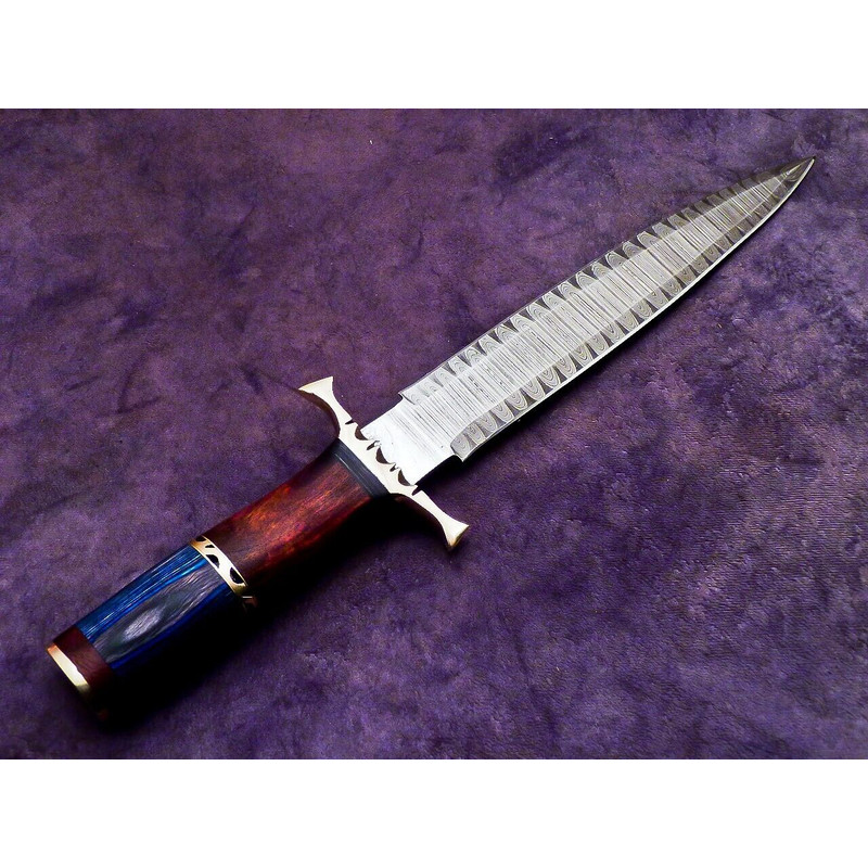 Beautifull Damascus Knife.jpg