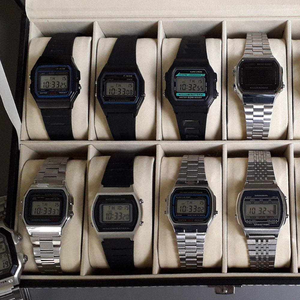 Men Women LED Digital Wristwatches Luxury Gold Silver Sports Military Watches Retro Steel Band Wris