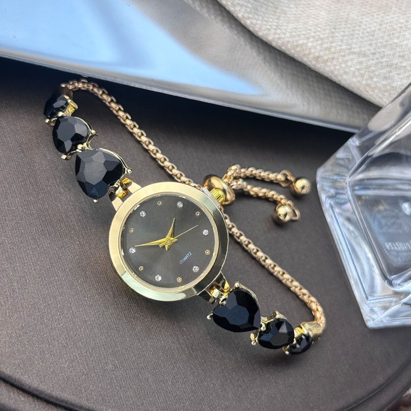 Mixed Scale Simple Light Luxury Ladies Quartz Watch Three HeartShaped DiamondEncrusted Bracelet Rou 5