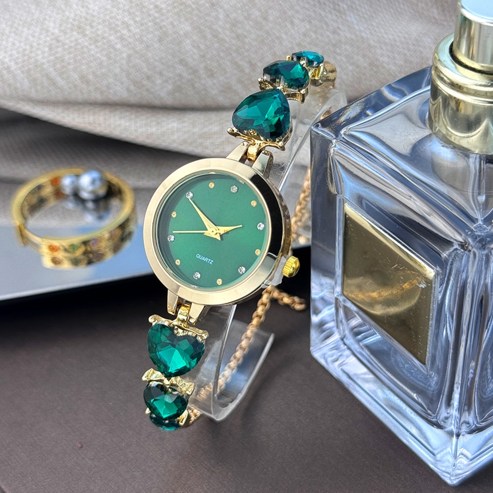 Mixed Scale Simple Light Luxury Ladies Quartz Watch Three HeartShaped DiamondEncrusted Bracelet Rou 7