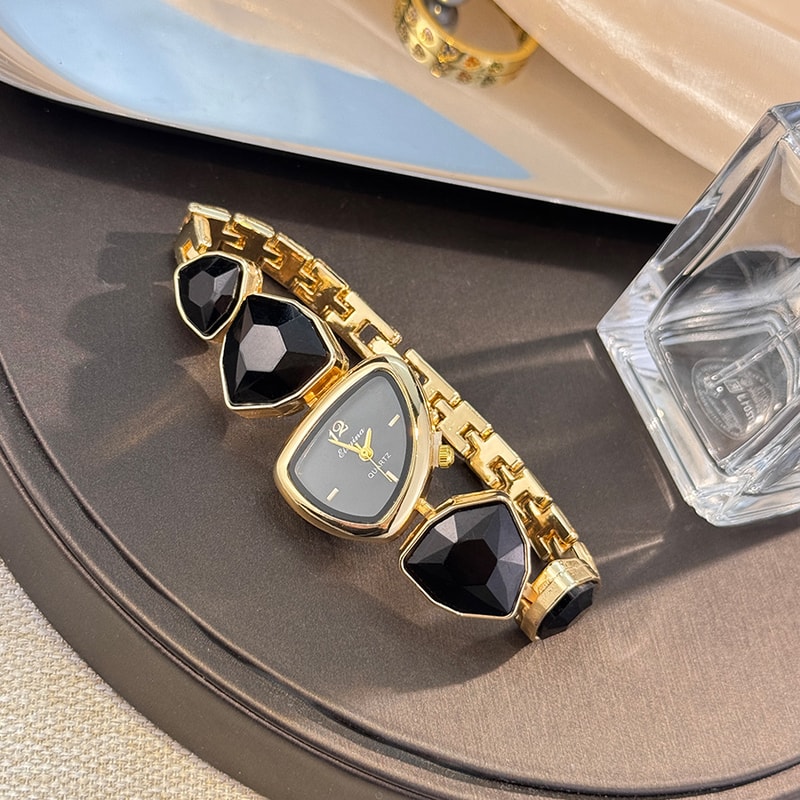 Big Diamond Watch Light Luxury Niche Watch New Color Scheme Irregular Design Stylish Women Fashion 2