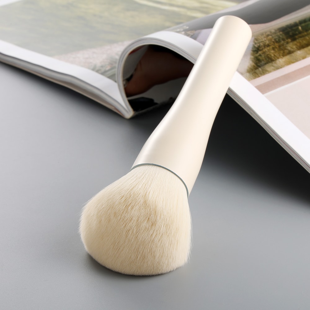 Quality Large Powder Brush Professional Makeup Brush For Flawless Application 1