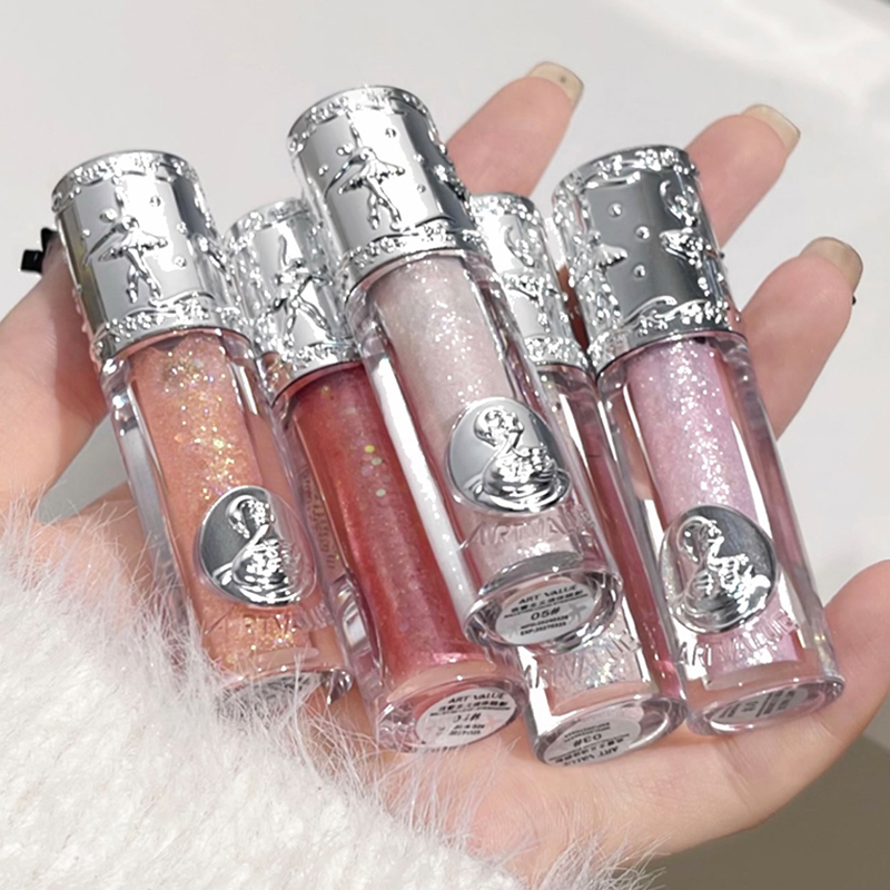 Liquid Eyeshadow With Fine Shimmer For High Light And Influencer Look 3