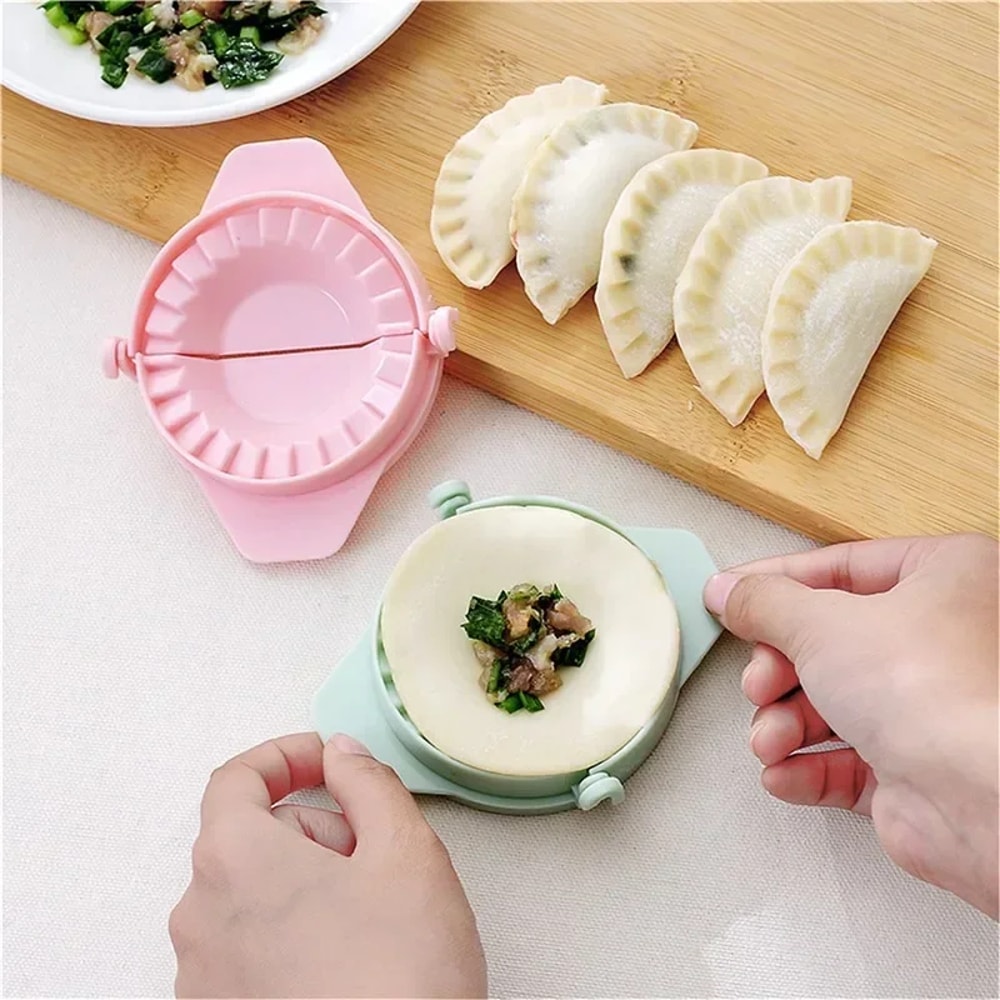 DIY Crescent Shaped Dumpling Mold, Kitchen Gadgets Manual Dumpling Maker, Plastic Cookie Mould for Homemade Dumplings