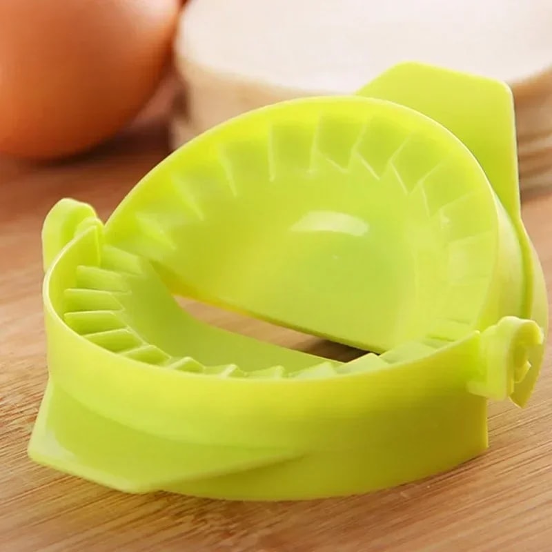 DIY Crescent Shaped Dumpling Mold, Kitchen Gadgets Manual Dumpling Maker, Plastic Cookie Mould for Homemade Dumplings