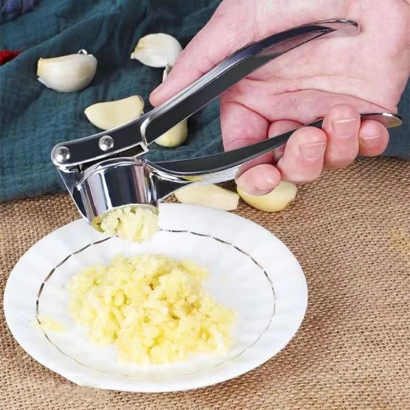 Multifunctional Stainless Steel Garlic Press Manual Zinc Alloy Crusher With AntiSkid Handle 1