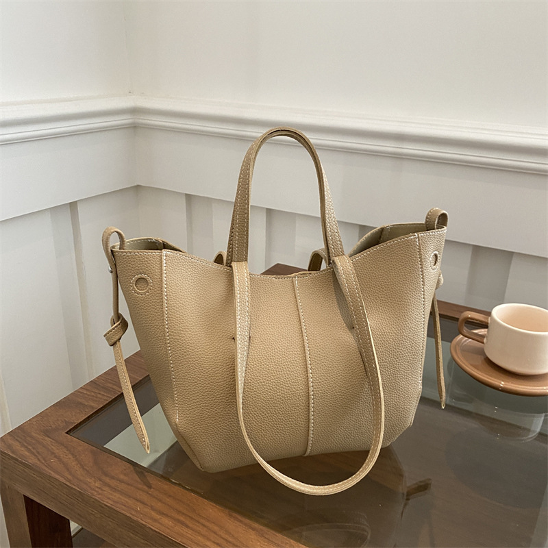 Chic Large Capacity PU Leather Tote Bag For Women Fashionable Commuting Handbag 1