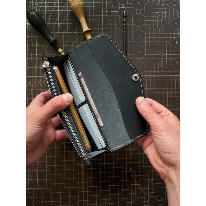 Pattern Of A Classic Womens Wallet Pattern Of A Leather Wallet Download PDF Video TUTORIAL Punch 3