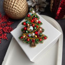 The Christmas tree brooch beaded handmade