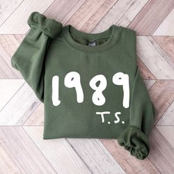 1989 ts christmas sweatshirt,1989 sweatshirt,swiftie christmas outfit,taylor's album shirt,1989 taylor's version,christm
