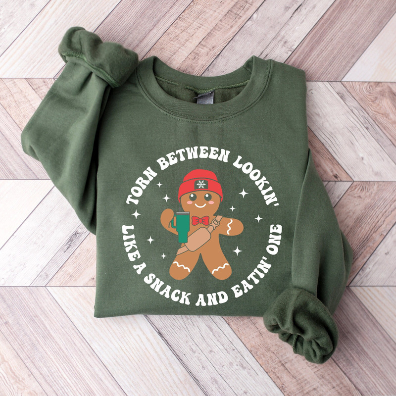 Torn Between Lookin' Like A Snack And Eatin' One Gingerbread Christmas Cookies Sweatshirt, Retro Gingerbread Cakes Christmas Sweater.jpg