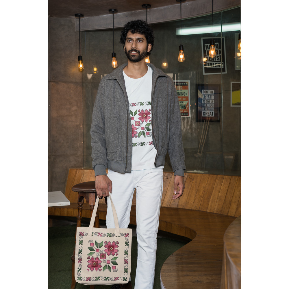 gildan-t-shirt-mockup-of-a-bearded-man-carrying-a-tote-bag-m31780.png