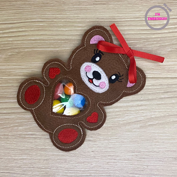 Valentine-Bear-Peekaboo-Treat-Bag-Machine-Embroidery-Design-1.jpg