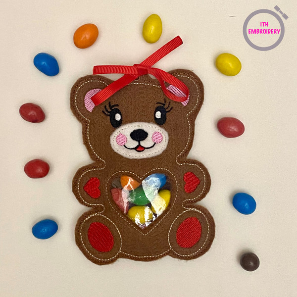 Valentine-Bear-Peekaboo-Treat-Bag-Machine-Embroidery-Design-2.jpg