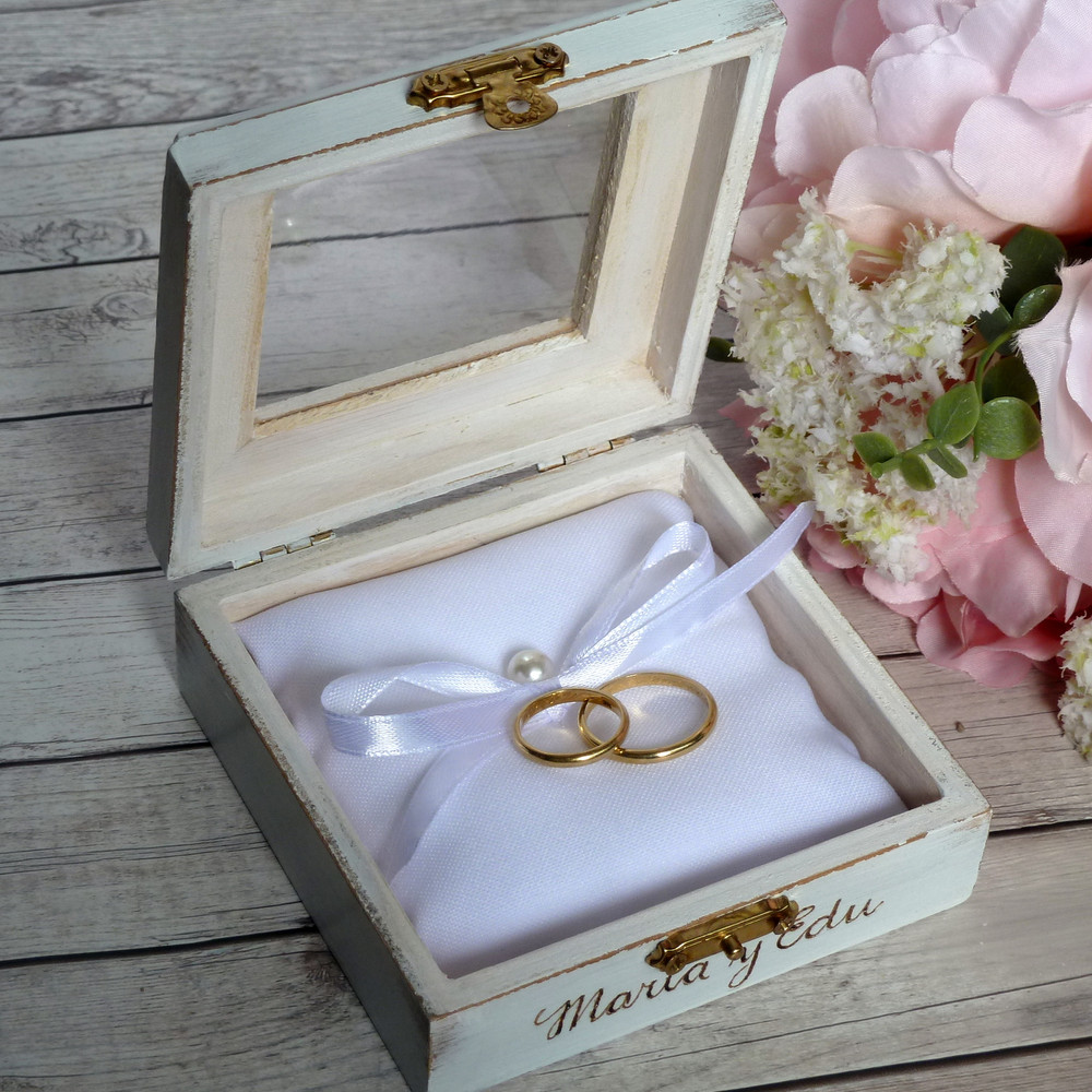 Ring box with pillow 05.jpg