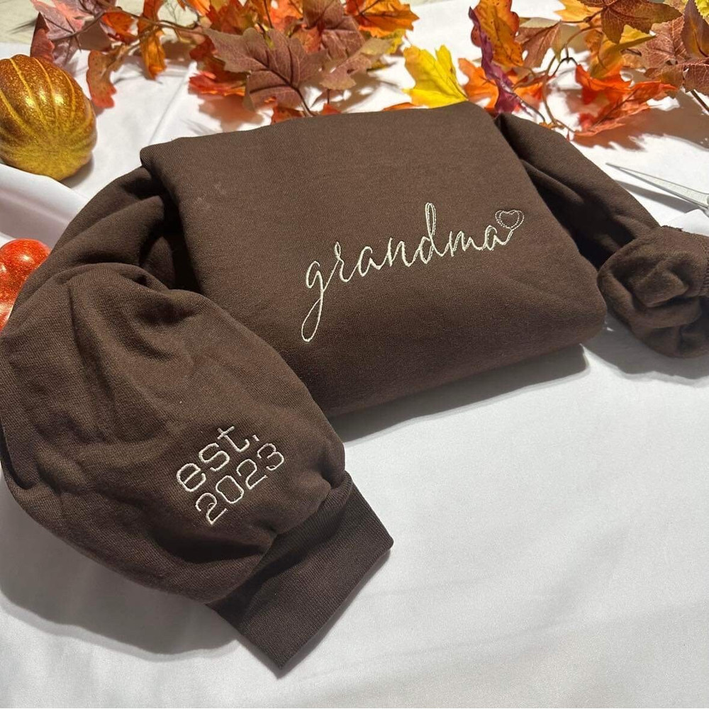 Personalized Grandma Est. embroidered  crewneck Mothers day Gift. Customizable grandma crewneck unique Christmas gift.jpg