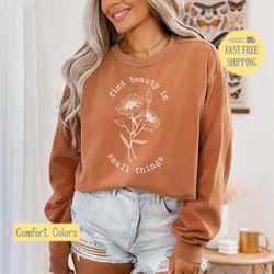 find the beauty t-shirt, find the beauty in small things tee, floral t-shirt