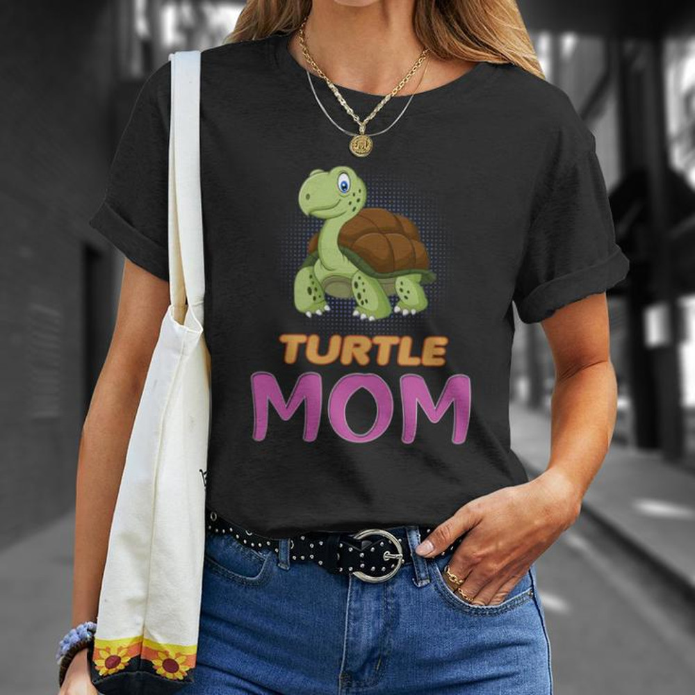 Im In Love With Turtle Mom Shirt, Mom Shirt, Mother's day shirt. Gift For Mom Shirt