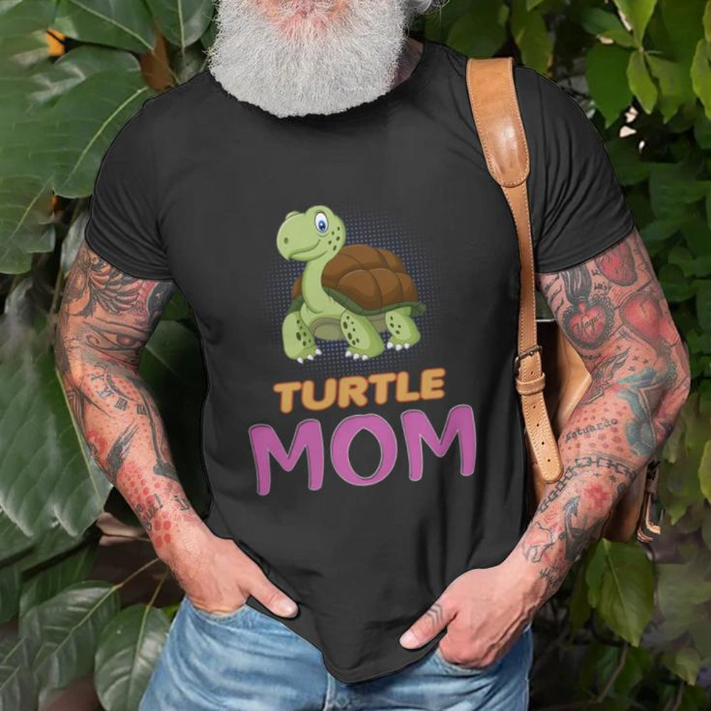 Im In Love With Turtle Mom Shirt, Mom Shirt, Mother's day shirt. Gift For Mom Shirt
