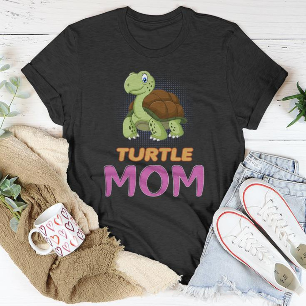 Im In Love With Turtle Mom Shirt, Mom Shirt, Mother's day shirt. Gift For Mom Shirt