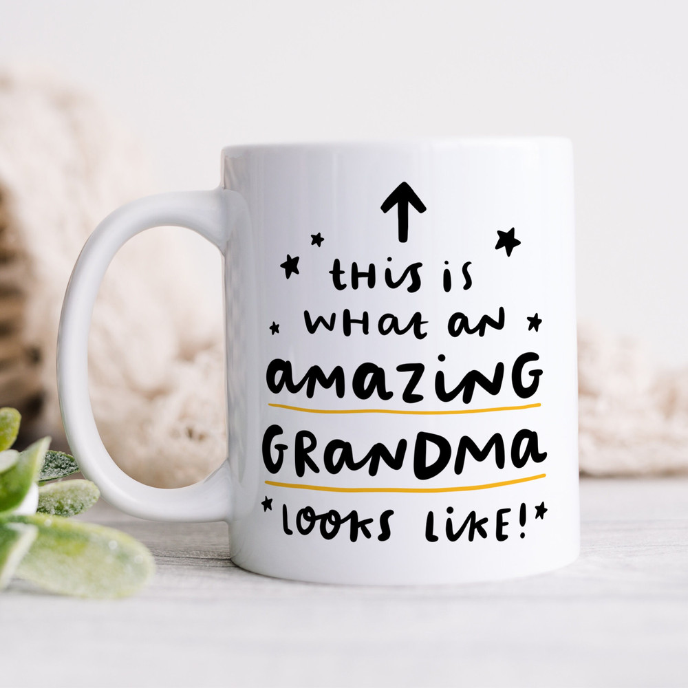 This Is What An Amazing Grandma Looks Like, Personalised Mug - Grandma Birthday Gift, Christmas Gift, Stocking Filler.jpg