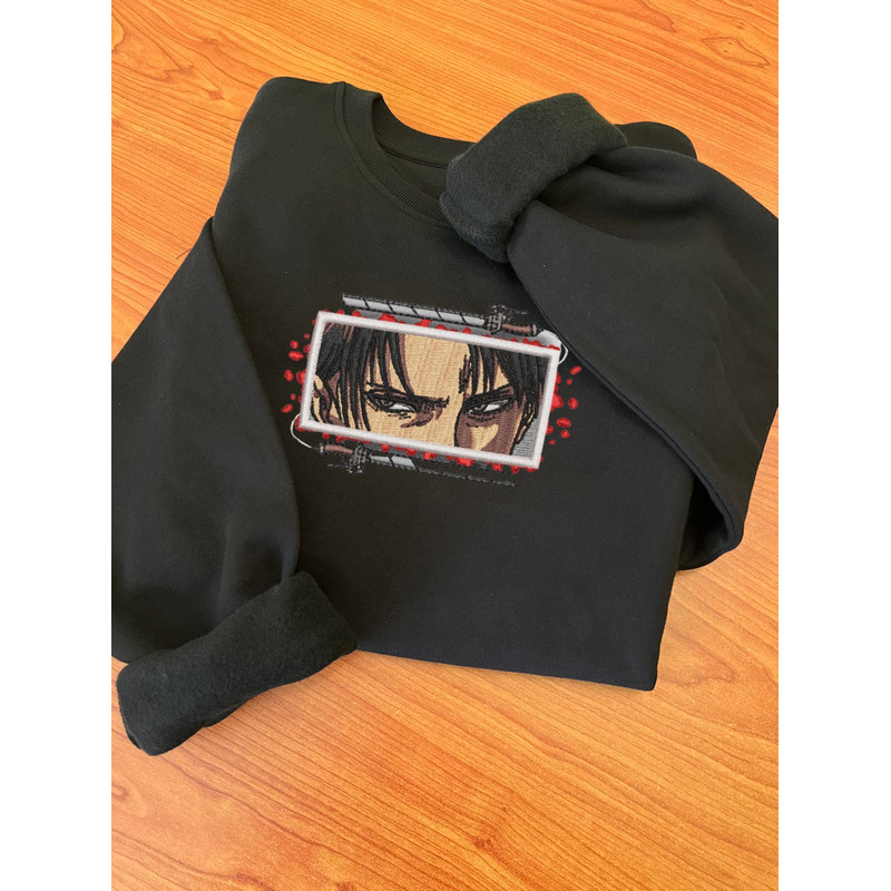 LEVI SWORDS FRAME ANIME Embroidered Sweat2.jpg
