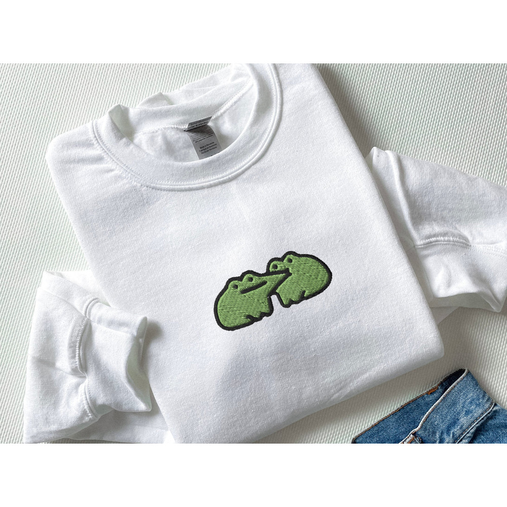 Embroidered Couple Frog Sweatshirt, Funny Frog Shirt, Unisex Frog Sweatshirt, Couple Matching Shirt, Best Friend Shirt, Valentine's Day Gift.jpg