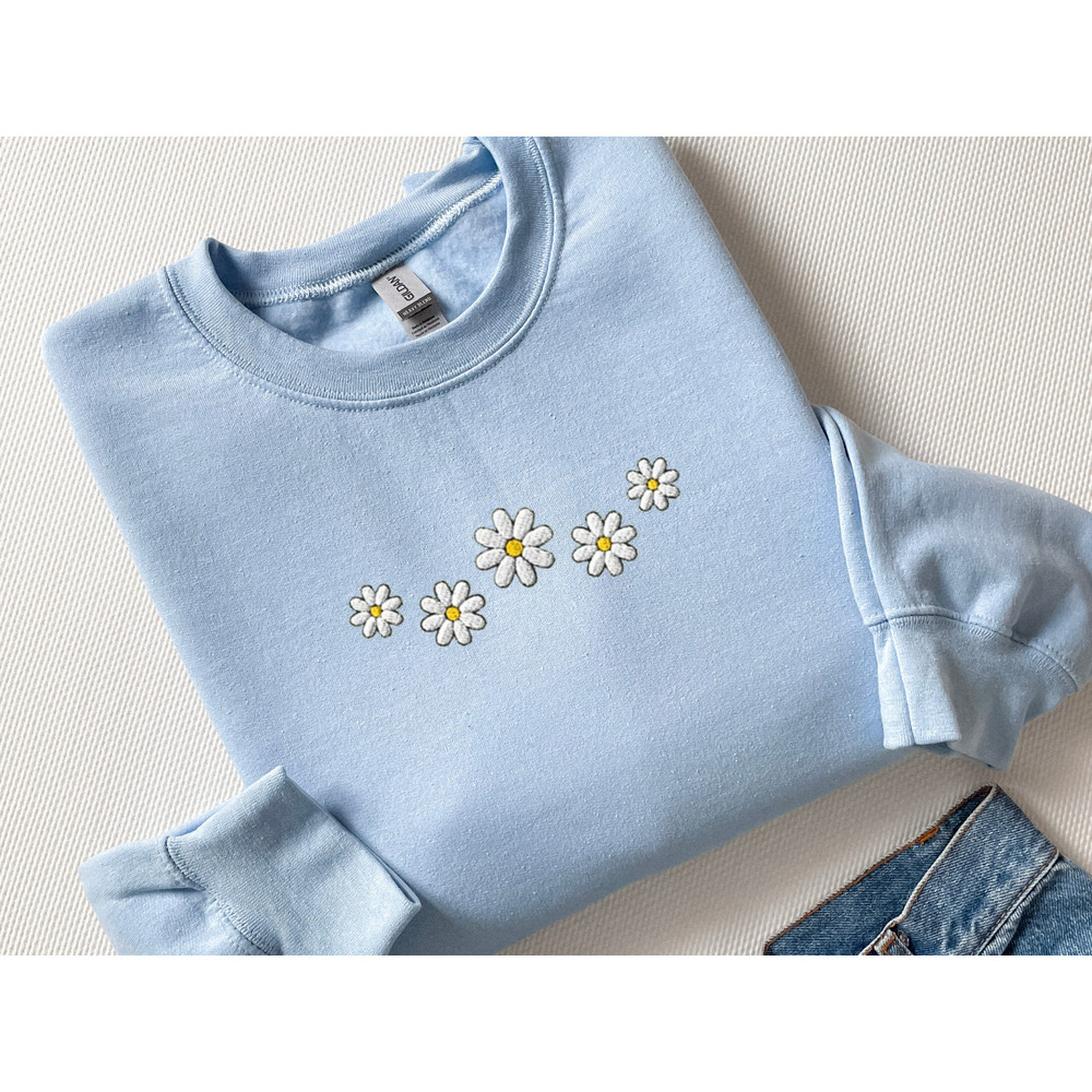 Embroidered Floral Daisy Sweatshirt, Embroidered Daisy Shirt, Embroidered Flower Sweater, Daisy Crewneck Embroidery, Gift for herbestfriend 3.jpg