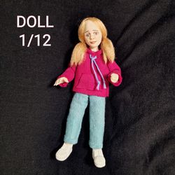 Miniature baby doll in 1/12 scale for the dollhouse. Size: 4,72 " (12 cm)