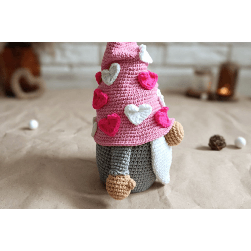 Crochet-Pattern-Valentine-Gnome-Graphics-87820469-2-580x386.png