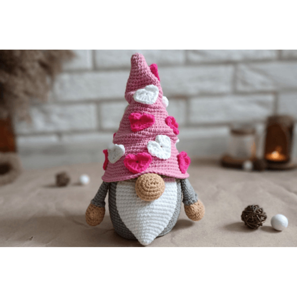 Crochet-Pattern-Valentine-Gnome-Graphics-87820469-3-580x386.png