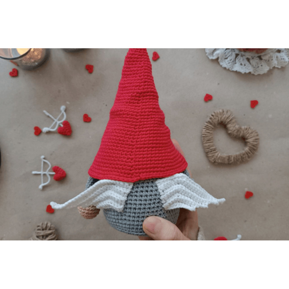 Crochet-Pattern-Valentine-Cupid-Gnome-Graphics-88885802-2-580x386.png