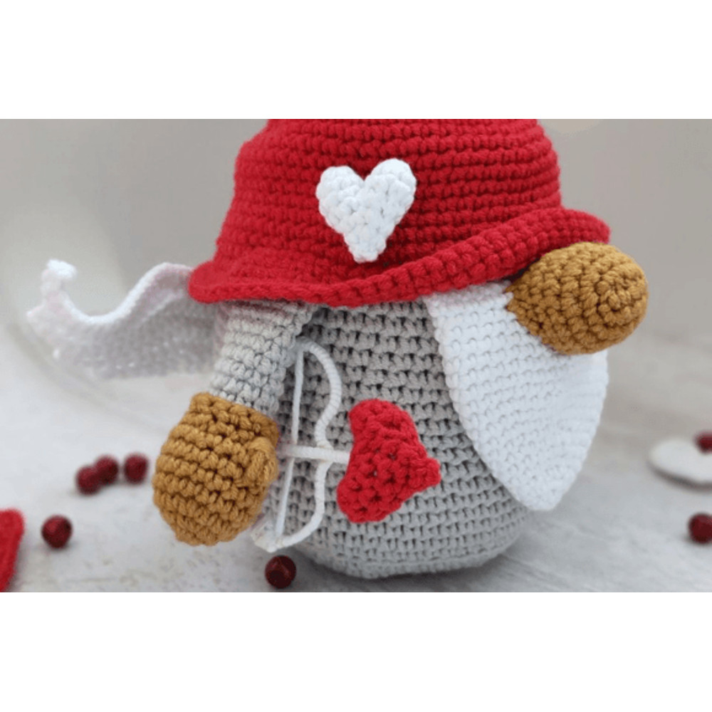 Crochet-Pattern-Valentine-Cupid-Gnome-Graphics-88885802-4-580x386.png