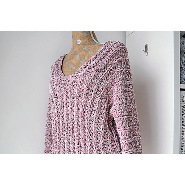 Velvet-Tunic-Crochet-Sweater-Pattern-Graphics-4066193-1-1-580x387.jpg