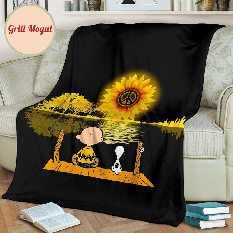 Peaceful Charlie Brown And Snoopy Fleece Blanket Gift Idea.jpg