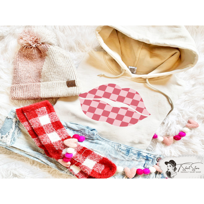 Women's Retro Checkered Lips Valentine's Day Sweatshirt, Women's Trendy Lip Valentine Sweatshirt, Trendy Lip Valentine's Day Crewneck, 3.jpg