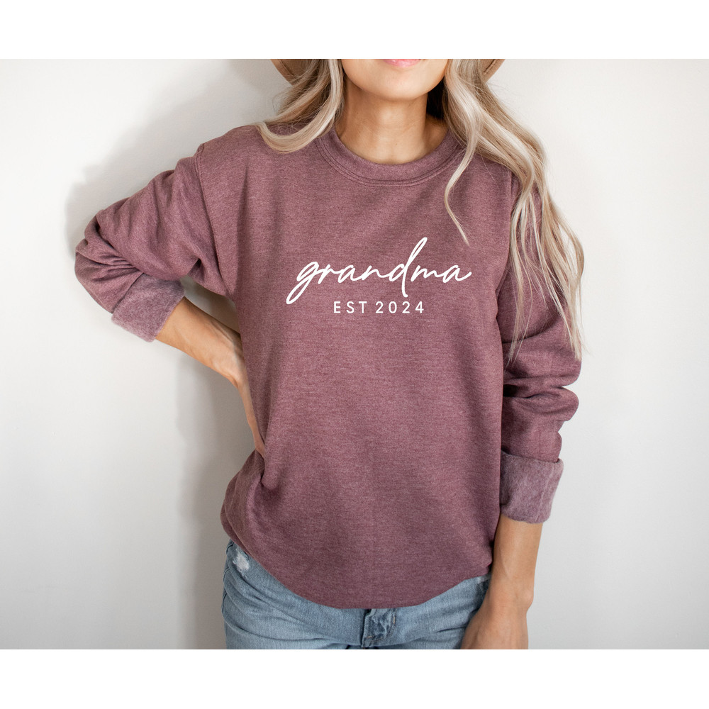 Personalized Grandma Est Sweatshirt, Mothers Day Gift, Gift for Grandmother, Nana Sweatshirt, Tia Sweatshirt, Mommy Shirt.jpg