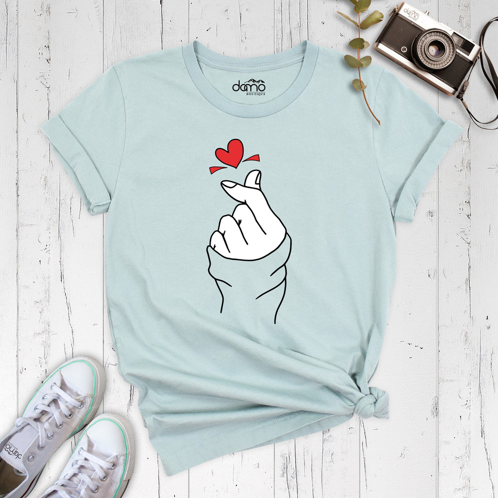 Finger Heart Shirt, Kpop Finger Shirt, Valentine's Day Shirt, Saranghae Shirt, Love Symbol Shirt, Korea Finger Heart Shirt, Korean Lover Tee.jpg