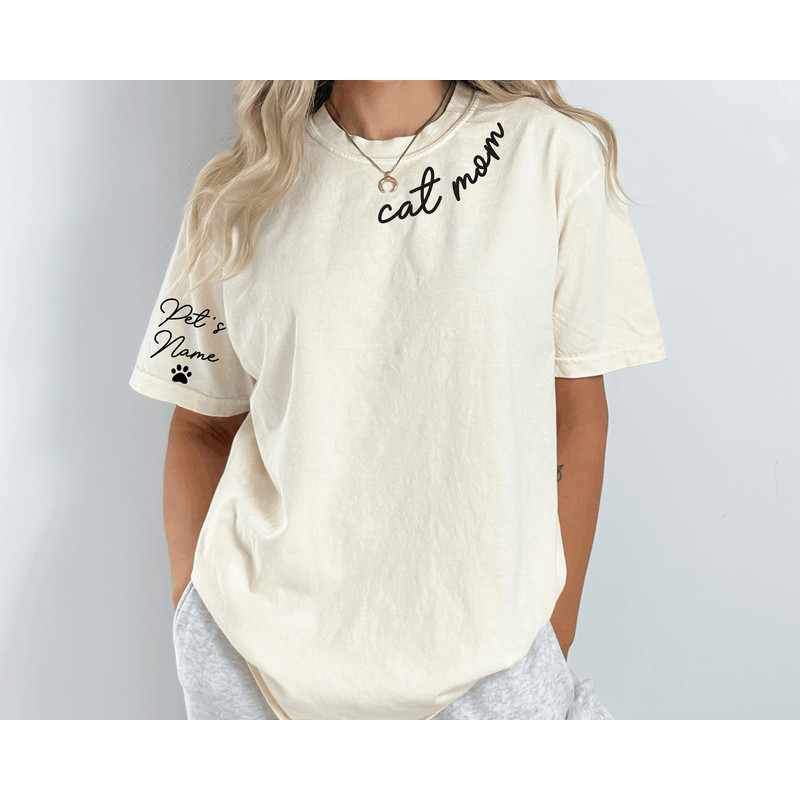 Comfort colors Cat Mom shirt,Mothers day shirt,Cat mom shirt,Mom shirt,Custom Mama neck shirt with cat name on sleeve,Personalized Mom Shirt.jpg