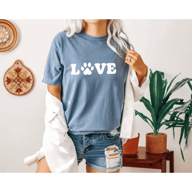 Dog Mom Love Shirt,Dog Mama Shirt, Dog Mom Shirt, Dog Shirts for Women, Dog Lover Gift, Gifts for Dog Lovers, Dog lovers, Gift for Her.jpg