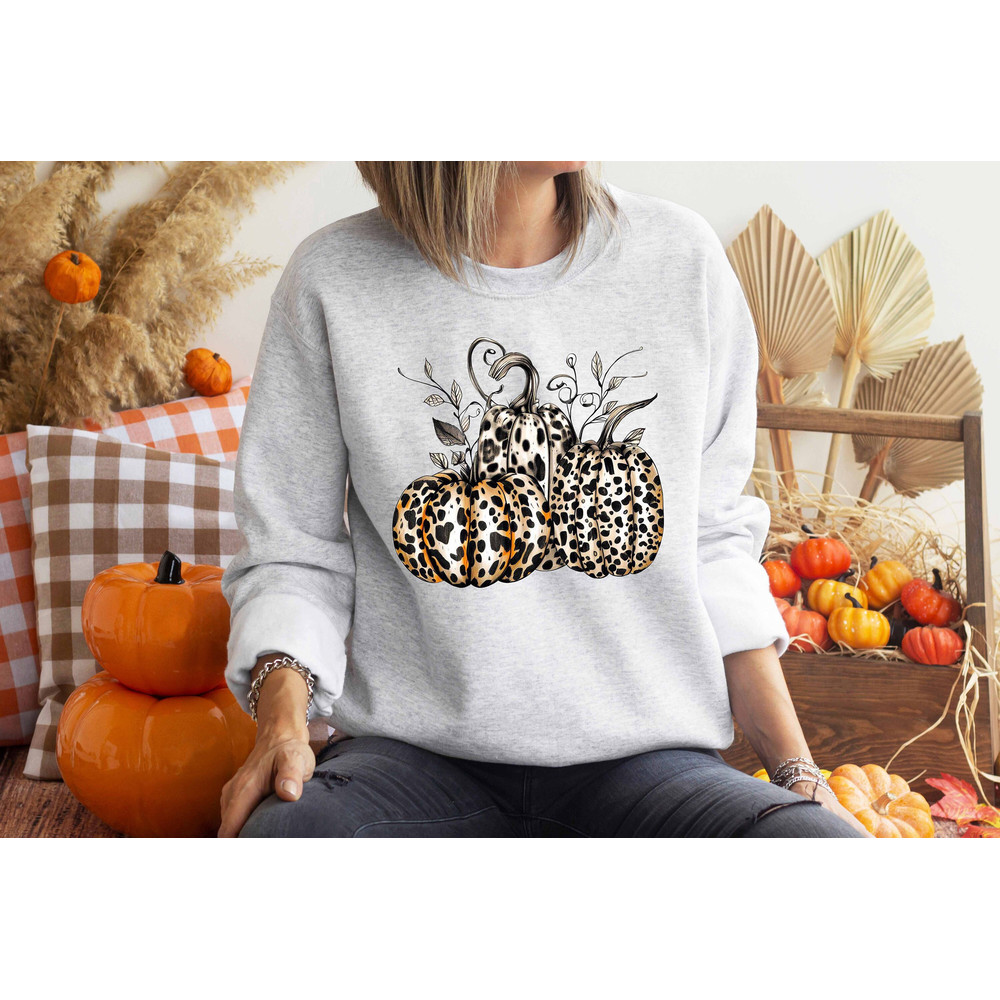 Leopard Design Pumpkins Tshirt, Fall Colors Pumpkin Shirt, Thanksgiving Shirt, Pumpkin Lover Sweater, Thanksgiving Day Gift, Fall Vibes T.jpg