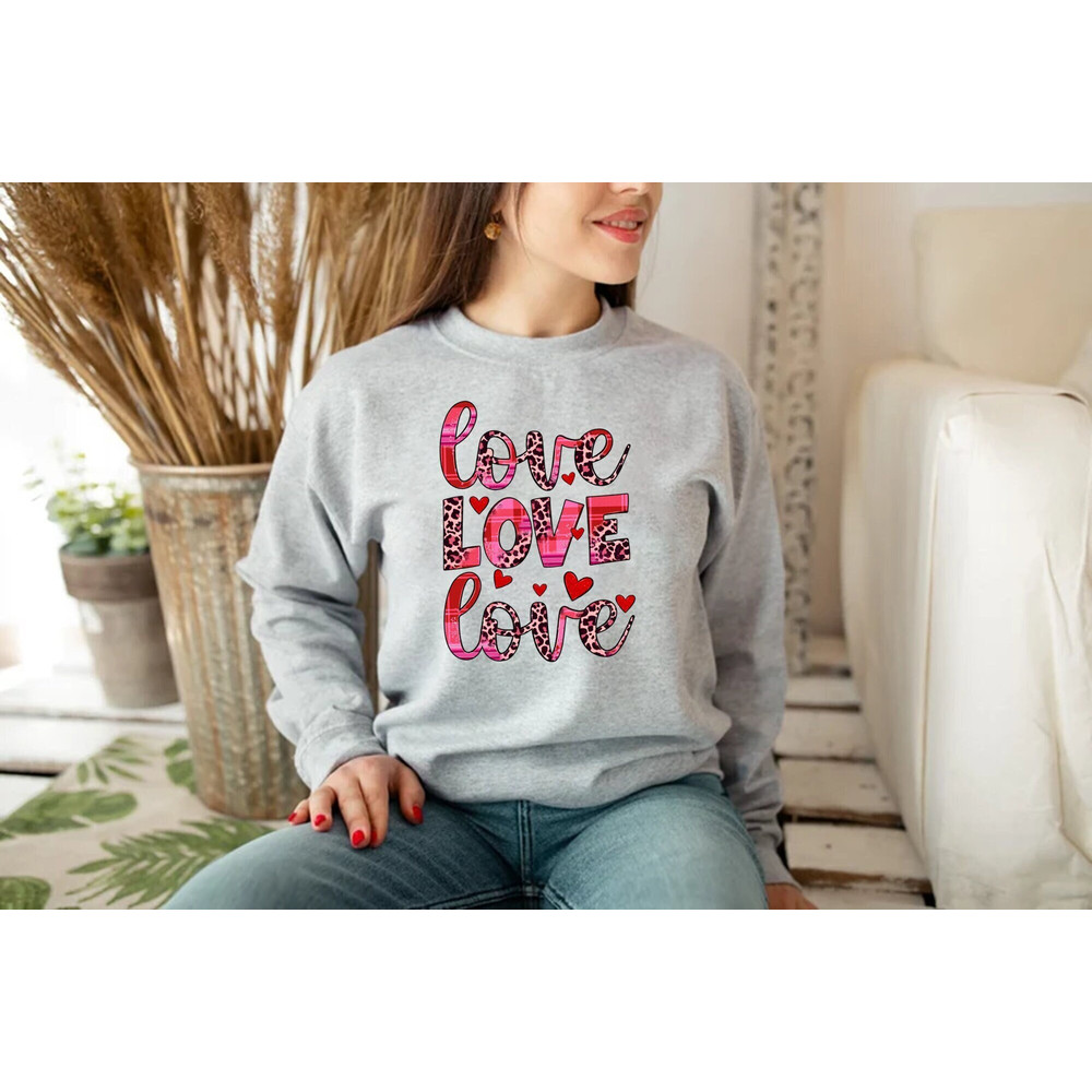 Valentine's Day Heart Sweatshirt,Leopard Love Heart Shirt, Valentines Day Shirts For Woman, Valentines Day Gift, Happy Valentine's Day Shirt.jpg