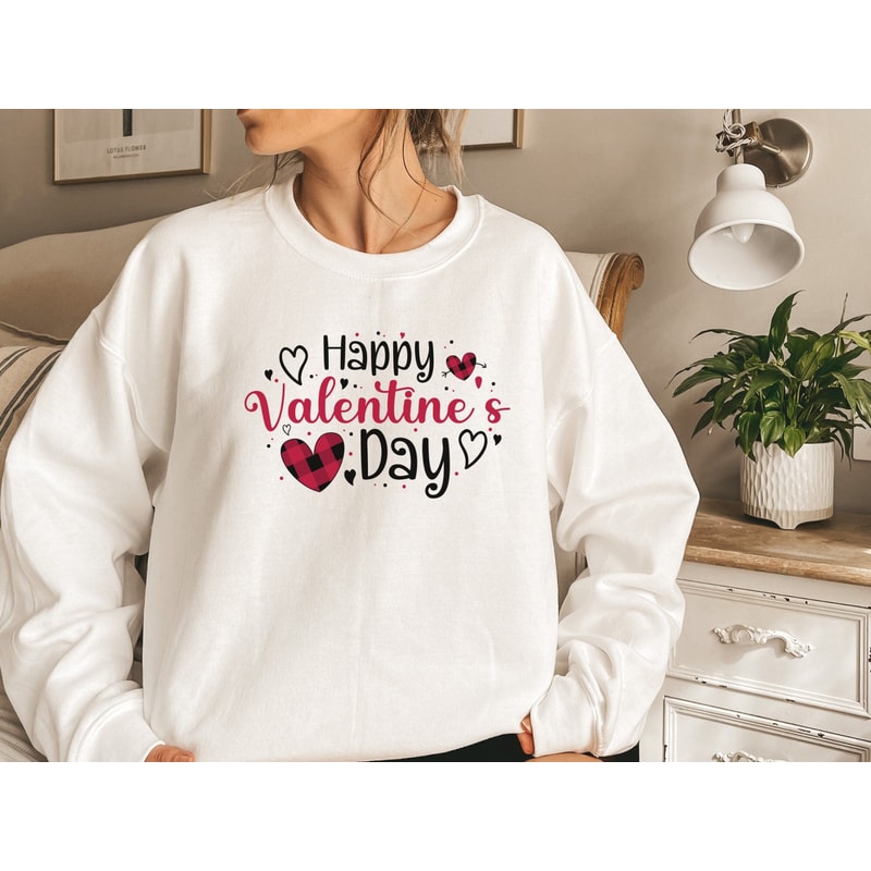Happy Valentines Day Sweatshirt, Valentine Shirt, Retro Sweatshirt, Couple Shirt, Valentine Gift Sweatshirt.jpg