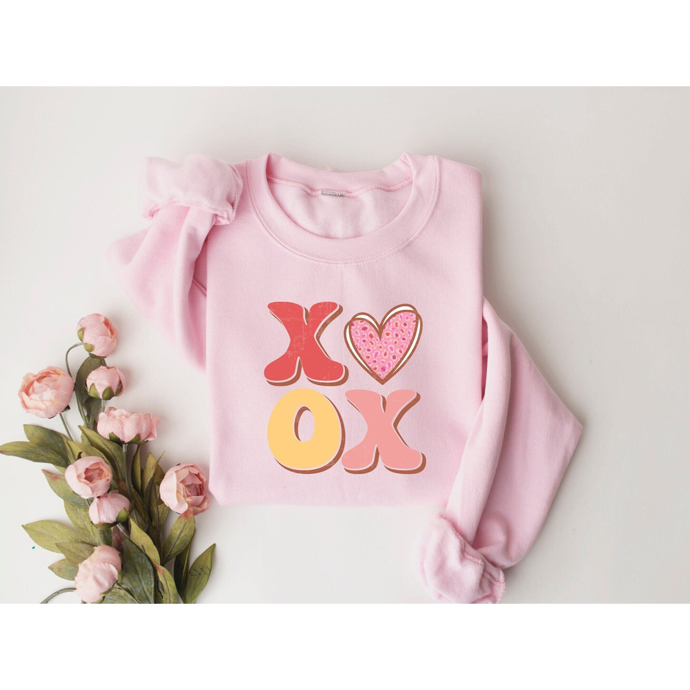 XOXO Sweatshirt, Valentine Sweatshirt, Valentines Day Shirt, Vintage Sweatshirt, Couple Sweater, Gift Valentine.jpg