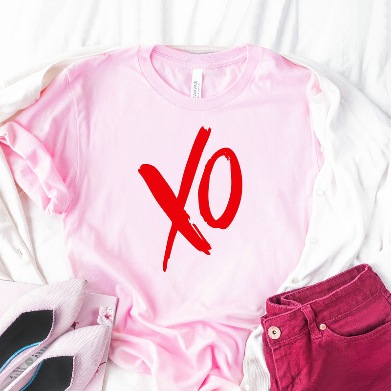 Xoxo shirt, womens valentines day shirt, xoxo sweashirt, love sweatshirt, valentines day outfit, hugs and kisses, womens valentine tee.jpg
