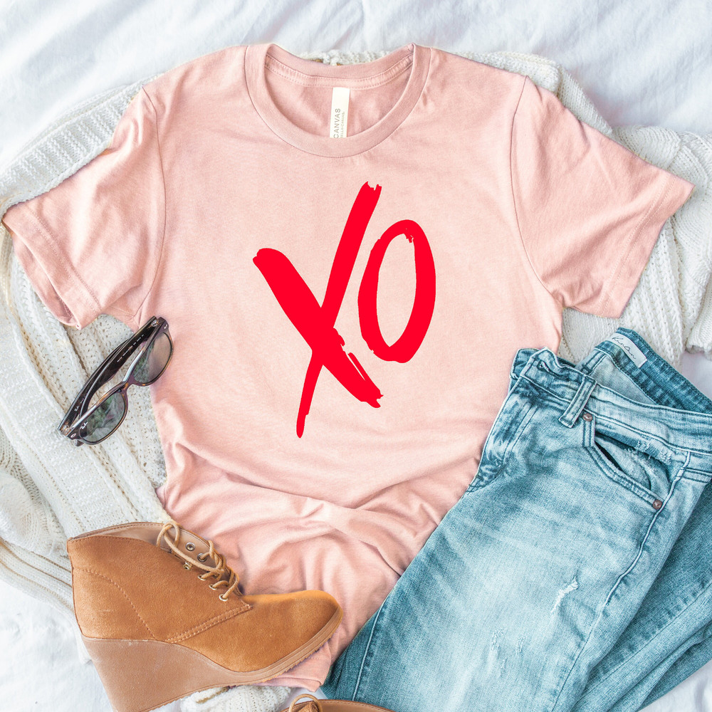 Xoxo shirt, womens valentines day shirt, xoxo sweashirt, love sweatshirt, valentines day outfit, hugs and kisses, womens valentine tee 1.jpg
